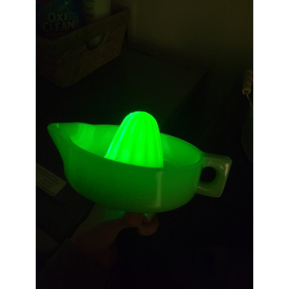 McKee Glass Company Jadeite Uranium Sunkist Reamer Juicer 1930s Vintage - Picture 2 of 9